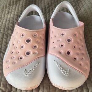 Pink and White Nike aqua swoosh shoes. Good condition. Size 3Y.